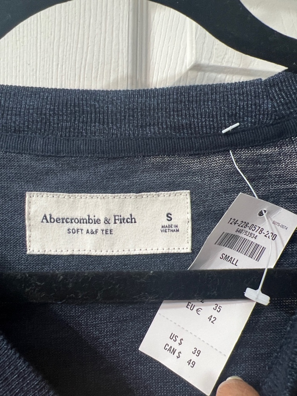 NWT Abercrombie & Fitch Soft A&F Long Sleeve Tee Men’s Navy Blue Size Small - Picture 2 of 3